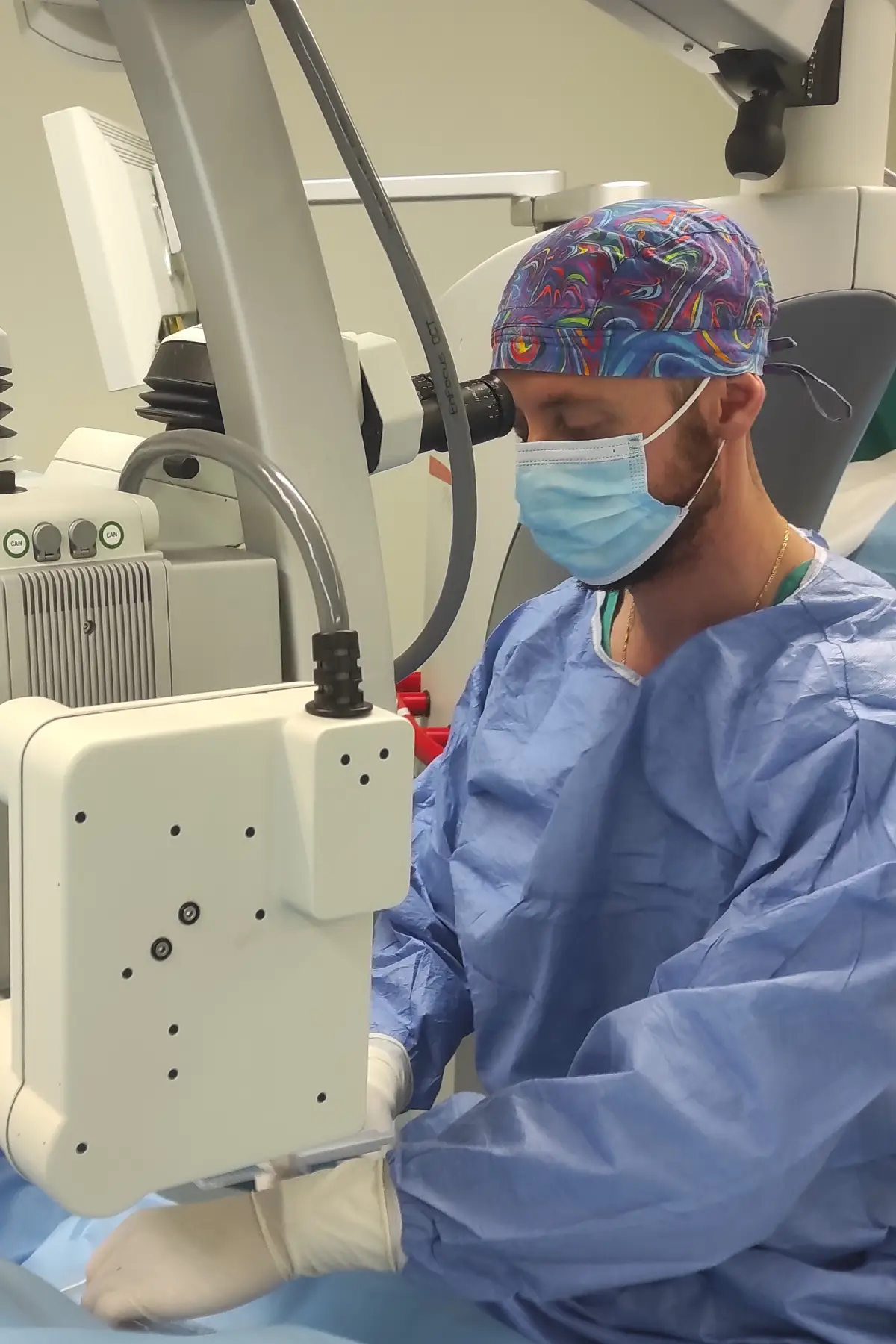 https://eyeservices.gr/wp-content/uploads/2025/04/eyes-services-dr-surgery.webp