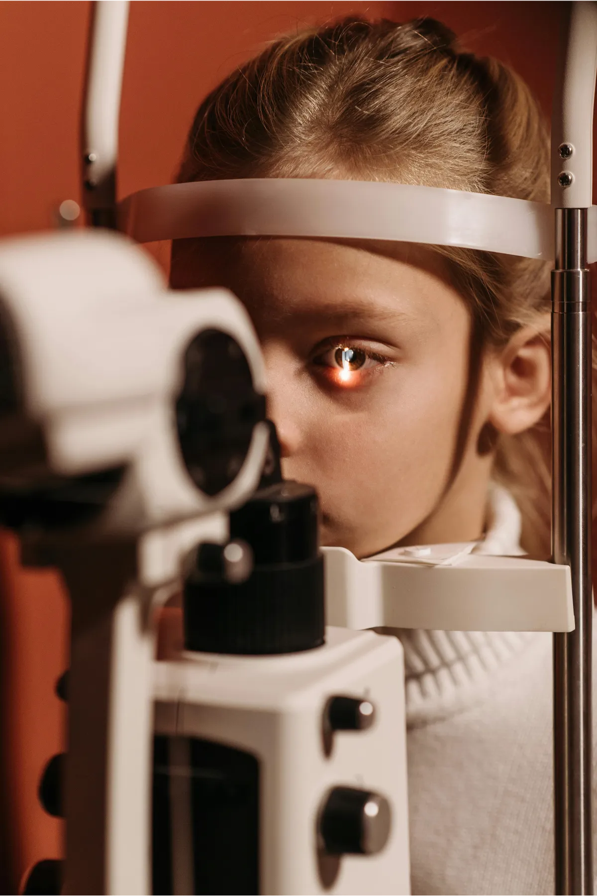 https://eyeservices.gr/wp-content/uploads/2025/05/eyesservices-PaidoophthalmologikosElegxos.webp